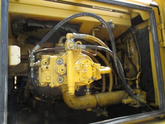 รถขุด KOMATSU PC210