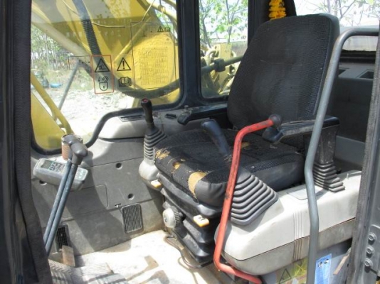 รถขุด KOMATSU PC210