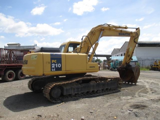 รถขุด KOMATSU PC210