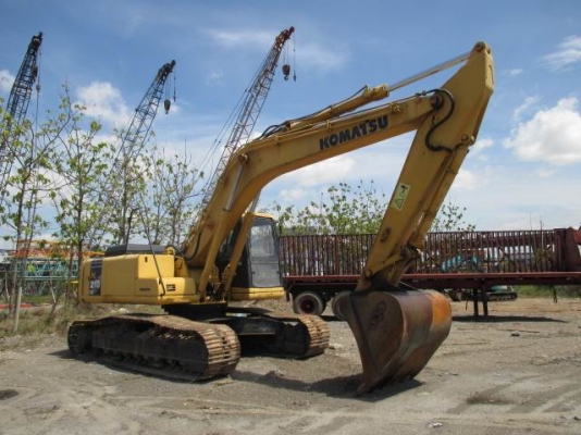 รถขุด KOMATSU PC210