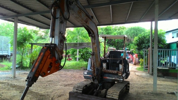 ขายรถขุด KUBOTA KX033 พร้อมหัวกระแทก NPK  เก่านอก ราคา 310,000 อ.แกลง จ.ระยอง  สอบถาม 0818618678  id line=carbonthai