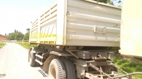 ขายรถบรรทุก 22 ล้อพ่วงแม่ลูกดัมพ์ HINO MEGA FM2P 380 แรงม้าปี 2554 ลูกพ่วงสามมิตร 3 เพลา ราคา 2400000
