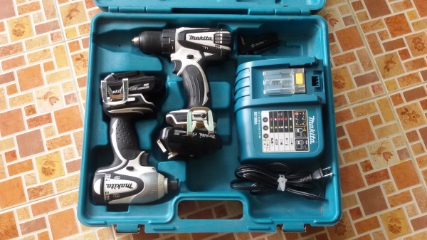 ขาย ชุดสว่าน + บล๊อก ไร้สาย makita