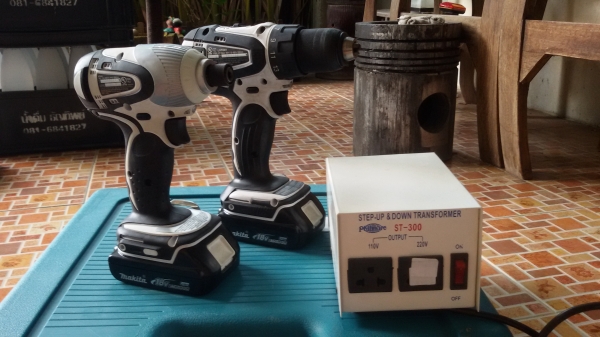 ขาย ชุดสว่าน + บล๊อก ไร้สาย makita ขาย ชุดสว่าน + บล๊อก ไร้สาย makita