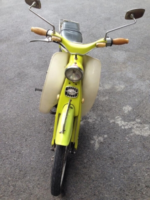 C100 สีเหลือง