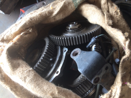 ขายหัวหมูเกียร์สำหรับรถโม่ปูน เครื่องอีซูซุ 6HH1 มือสองจากญี่ปุ่น