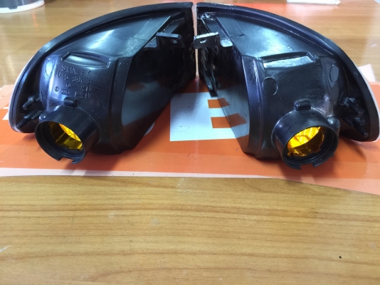 ขายไฟเลี้ยวข้างรถ HONDA รุ่น CIVIC 3 D สีขาวเดิมๆ