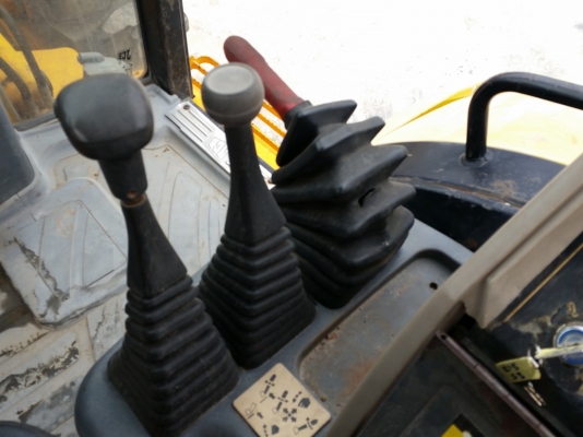 ขาย รถตักหน้าขุดหลัง JCB 215S สภาพสวย นำเข้าจากประเทศสหรัฐอเมริกา 2 เพลา 4x4 92 แรงม้า ไม่เคยผ่านการใช้งานในไทย