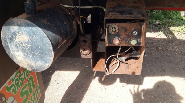 ขายด่วน10ล้อเทเลอร์รถเกี่ยวเครื่อง195 พวงมาลัยพาวเวอร์ เบรคจิฟฟี่ ขายด่วน10ล้อเทเลอร์รถเกี่ยวเครื่อง195 พวงมาลัยพาวเวอร์ เบรคจิฟฟี่