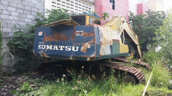 ขายด่วน KOMATSU PC200-5 ตัวเดินจีบ(ขายตามสภาพ) เอกสารเล่มทะเบียน หรือจะเอาอะใหล่ก็ได้ครับตัดให้เลยครับ