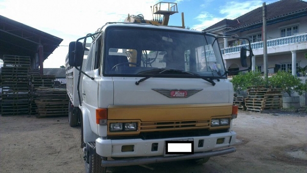 ขายรถ HINO 6 ล้อ ช่วงยาว 7 .2 เมตร  มีคีบ จัดไฟแนนท์ได้ ราคา  530000