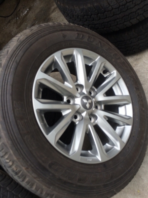 ขายล้อ New Triton2015 1พร้อมยาง Dunlop 245-65-17ถอดป้ายแดงวิ่งไปประมาณ 1800 กม.