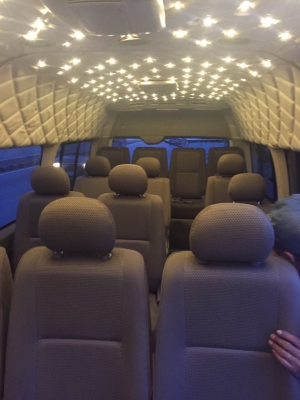 รถตู้JOYLONG 2700CCเกียร์ธรรมดา ปี2012 วิ่งมา250000ก.ม. สีขาว สภาพดีพร้อม ก๊าซNGV 100ลิตร 2ถัง กระจกไฟฟ้า ใช้อะไหล่โตโยต้าได้กว่า90\%ครับ ตัวรถกว้างเท่าคอมมูเตอร์ แต่ได้ตัวรถยาวกว่าคอมมูเตอร์75ซ.ม. ขายเงินสดเท่านั้น ราคา355000บาท ถ้าจัดไฟแนนไม่ต้องโทรมาครั