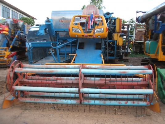 ขายรถเกี่ยวข้าวศักดิ์พัฒนา รองกระสอบ เครื่องยนต์ 175 แรงม้า ปั้มคายาบ้า เบอร์ 22 สภาพดีพร้อมใช้งาน