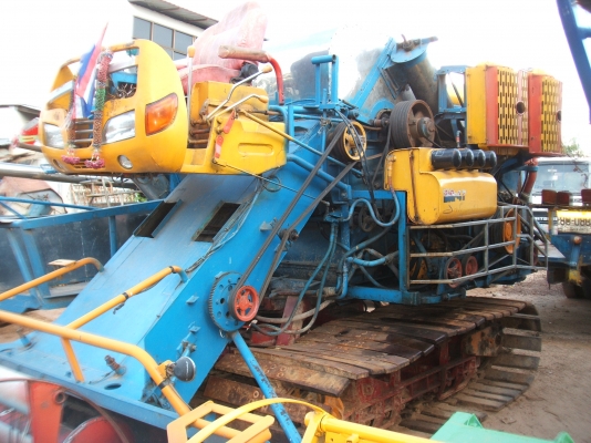 ขายรถเกี่ยวข้าวศักดิ์พัฒนา รองกระสอบ เครื่องยนต์ 175 แรงม้า ปั้มคายาบ้า เบอร์ 22 สภาพดีพร้อมใช้งาน