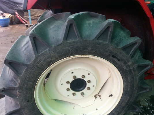 ยันร์ม่า EF494T  4WD  พร้อมใบมีดดันหน้า รถไร่สีเดิม สภาพดีครับ