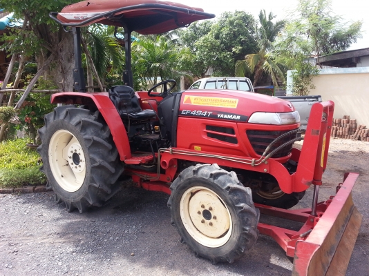 ยันร์ม่า EF494T  4WD  พร้อมใบมีดดันหน้า รถไร่สีเดิม สภาพดีครับ