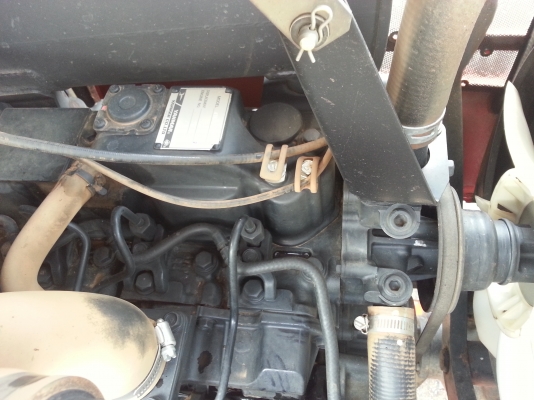 ยันร์ม่า EF494T  4WD  พร้อมใบมีดดันหน้า รถไร่สีเดิม สภาพดีครับ