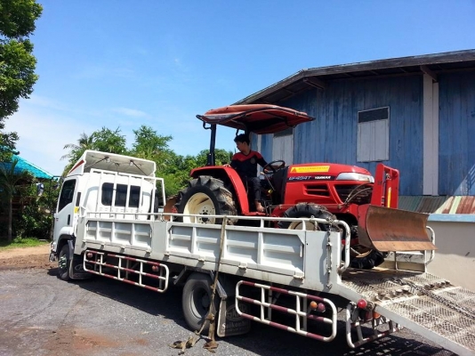 ยันร์ม่า EF494T  4WD  พร้อมใบมีดดันหน้า รถไร่สีเดิม สภาพดีครับ