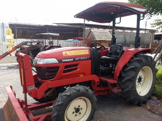 ยันร์ม่า EF494T  4WD  พร้อมใบมีดดันหน้า รถไร่สีเดิม สภาพดีครับ