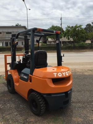 ข่ายด่วนรถยก TOYOTA 7FG25 เครื่องยนต์เบนซิน 4Y ขนาด 2.5 ตันเกียร์ออโต้ เสาสูง 3 เมตร