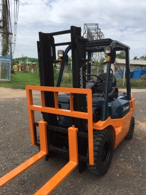 ข่ายด่วนรถยก TOYOTA 7FG25 เครื่องยนต์เบนซิน 4Y ขนาด 2.5 ตันเกียร์ออโต้ เสาสูง 3 เมตร