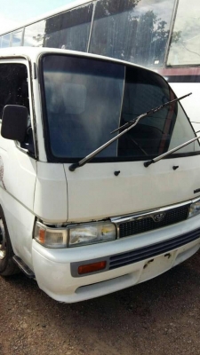 รถตู้ NISSAN สภาพสวยๆ ฝาสูบดำ td25 ราคาถูก