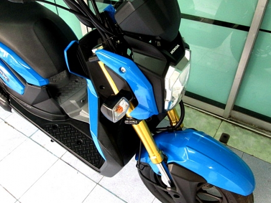 ZOOMER สีนํ้าเงิน สีรุ่นใหม่ รถเดือน เมษายน ปี 57 ไมล์ 4 พันโล  แถม 3 รายการ 38900