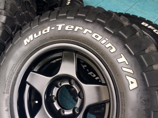 ขายล้อ16x8 off0 ลายbradley v พร้อมยางBf km2 265/75/16 ถูกๆ