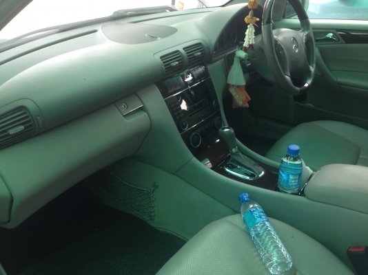 ขายครับรถเบนซ์C220 เครื่องดีเซล(ฝากขาย) รถปี05 สภาพสวยมากครับ ซื้อไปไม่ต้องทำอะไร เติมน้ำมันขับไปได้เลย ขาย 790000 บาท