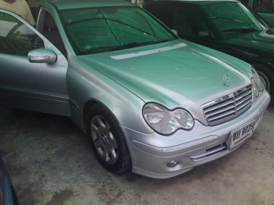ขายครับรถเบนซ์C220 เครื่องดีเซล(ฝากขาย) รถปี05 สภาพสวยมากครับ ซื้อไปไม่ต้องทำอะไร เติมน้ำมันขับไปได้เลย ขาย 790000 บาท