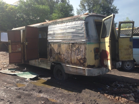 ขายรถบัสไม่มีทะเบียนเครื่องฮีโน่ DM100 แซสซีดีเอาไปทำเทเลอร์บรรทุกรถเกี่ยวหรือแมคโคร ตู้นอนตามไซส์งานหรือตู้ขายของแหร่มเลยครับ ขาย 65000 บาทไทย