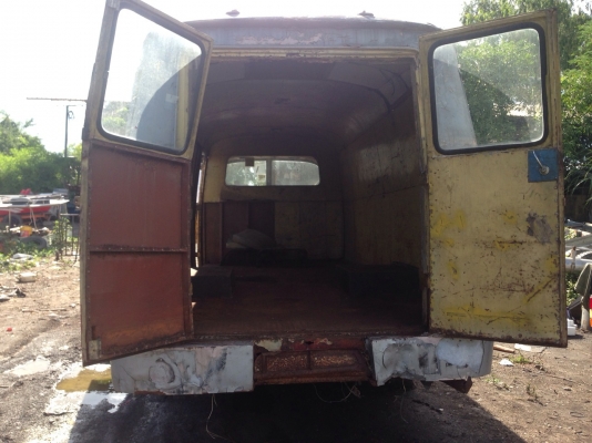 ขายรถบัสไม่มีทะเบียนเครื่องฮีโน่ DM100 แซสซีดีเอาไปทำเทเลอร์บรรทุกรถเกี่ยวหรือแมคโคร ตู้นอนตามไซส์งานหรือตู้ขายของแหร่มเลยครับ ขาย 65000 บาทไทย