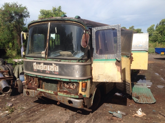 ขายรถบัสไม่มีทะเบียนเครื่องฮีโน่ DM100 แซสซีดีเอาไปทำเทเลอร์บรรทุกรถเกี่ยวหรือแมคโคร ตู้นอนตามไซส์งานหรือตู้ขายของแหร่มเลยครับ ขาย 65000 บาทไทย