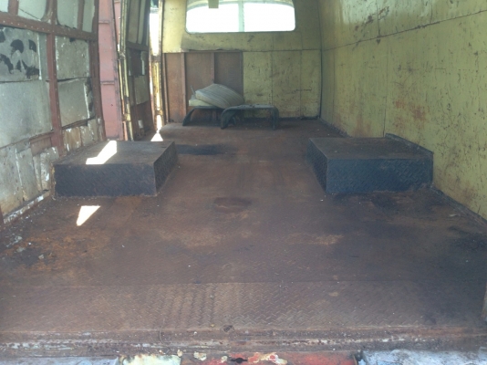 ขายรถบัสไม่มีทะเบียนเครื่องฮีโน่ DM100 แซสซีดีเอาไปทำเทเลอร์บรรทุกรถเกี่ยวหรือแมคโคร ตู้นอนตามไซส์งานหรือตู้ขายของแหร่มเลยครับ ขาย 65000 บาทไทย