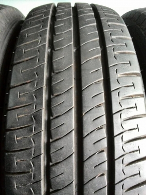 ขายยาง MICHELIN Agilis 215-70-15 ปี12 ดอกหนา ไม่กินข้าง พร้อมใช้งาน ชุดละ 5,500 บาท