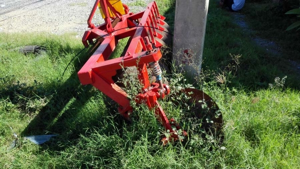 ผานรถไถ 7 ใบผานหนึ่งใบตั้ง สวยมากใช้งานน้อย ผานรถไถ 7 ใบผานหนึ่งใบตั้ง สวยมากใช้งานน้อย