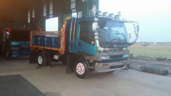 ขายดั้มISUZU DECA 195แรง เครื่องดี แคชซีสวย พ.เพาเวอร์ เบรกทิฟฟี่ ภายในสวย แอร์เย็น สภาพพร้อมใช้งาน เอกสารพร้อมโอน สนใจโทร 090-8588220คุณนะ 093-3258446คุณบิว ID:narong498 หรือเข้าดูสินค้าอื่นๆได้ที่ www.truck.in.th/498 หรือเพจFacebook ณรงค์ ซื้อขายรถมือสอ ขายดั้มISUZU DECA 195แรง เครื่องดี แคชซีสวย พ.เพาเวอร์ เบรกทิฟฟี่ ภายในสวย แอร์เย็น สภาพพร้อมใช้งาน เอกสารพร้อมโอน สนใจโทร 090-8588220คุณนะ 093-3258446คุณบิว ID:narong498 หรือเข้าดูสินค้าอื่นๆได้ที่ www.truck.in.th/498 หรือเพจFacebook ณรงค์ ซื้อขายรถมือสอ