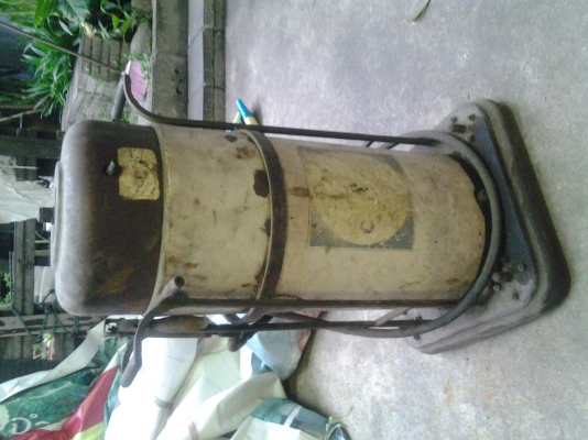 ศูนย์บริการเลิกกิจการต้องการขายเครื่องเติมน้ำมันเกียร์ / ถังอัดจารบีและอุปกรณ์อื่นๆ