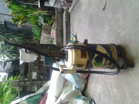 ศูนย์บริการเลิกกิจการต้องการขายเครื่องเติมน้ำมันเกียร์ / ถังอัดจารบีและอุปกรณ์อื่นๆ