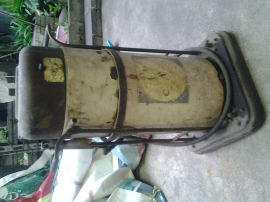 ศูนย์บริการเลิกกิจการต้องการขายเครื่องเติมน้ำมันเกียร์ / ถังอัดจารบีและอุปกรณ์อื่นๆ