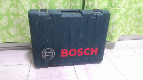 เครื่องสกัดคอนกรีตไฟฟ้า ยี่ห้อ BOSCH รุ่น GSH 5 X  สภาพพร้อมใช้งาน มีกล่องเก็บเรียบร้อยครับ