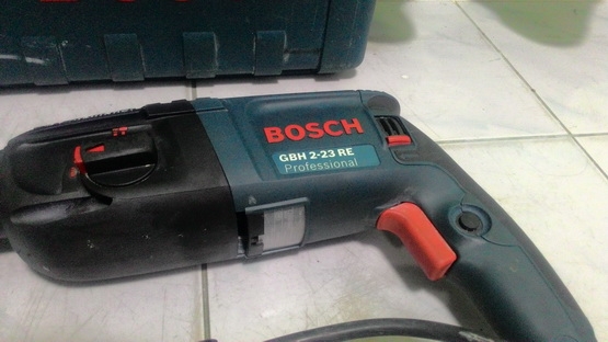 สว่านไฟฟ้าระบบโรตารี่ BOSCH รุ่น 2-23RE ทำงาน 2 ระบบ พร้อมใช้งานครับ