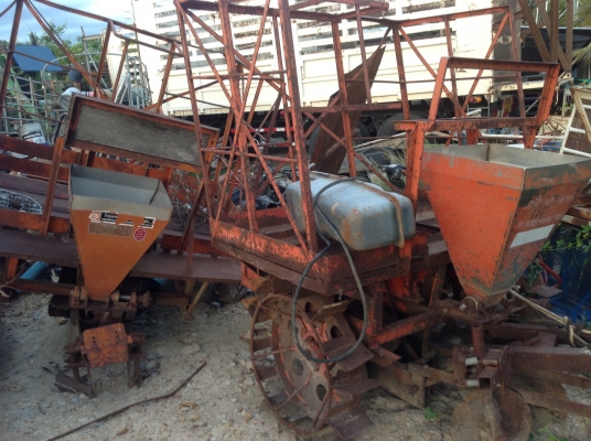 เครื่องปลูกอ้อย รวม2เครื่อง 35000