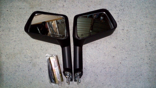 กระจกแก้ม retro คู่ละ 450 บาท