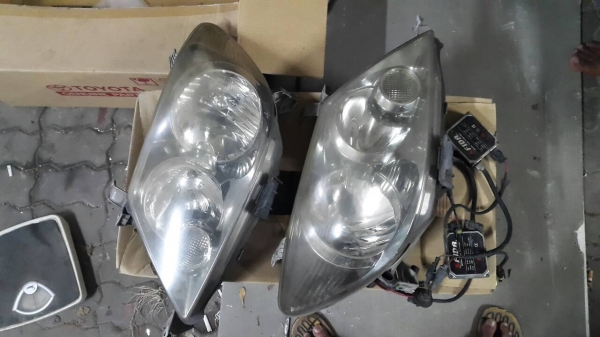 ขายโคมไฟฟอร์จูรเนอร์หนึ่งคู่