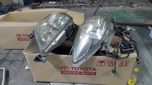 ขายโคมไฟฟอร์จูรเนอร์หนึ่งคู่