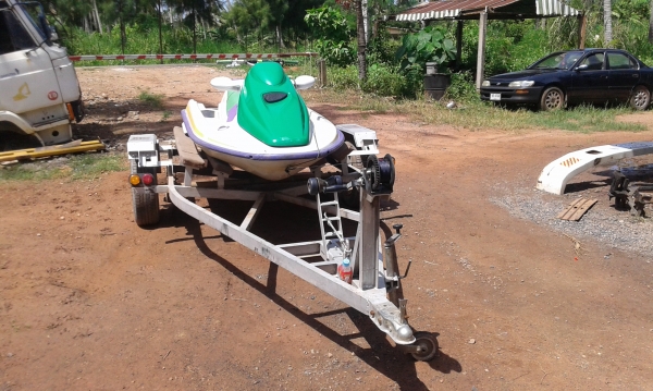 เรือเจ็ดสกีพร้อมหางลาก