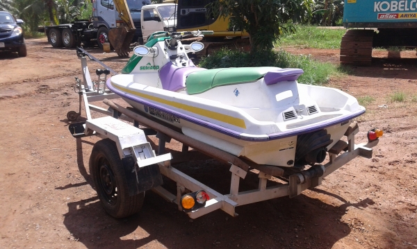 เรือเจ็ดสกีพร้อมหางลาก