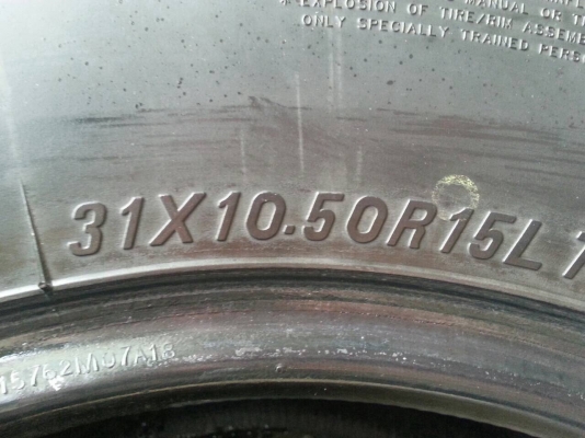 ยาง Mud Maxxis 31 10.5 R15 สิ้นปี13 ดอกเยอะ เนื้อนิ่มๆ ใช้อีก2-3ปีสบายๆ